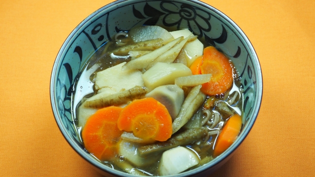 永平寺そば乾麺レシピ：根菜で食物繊維いっぱいけんちんそば